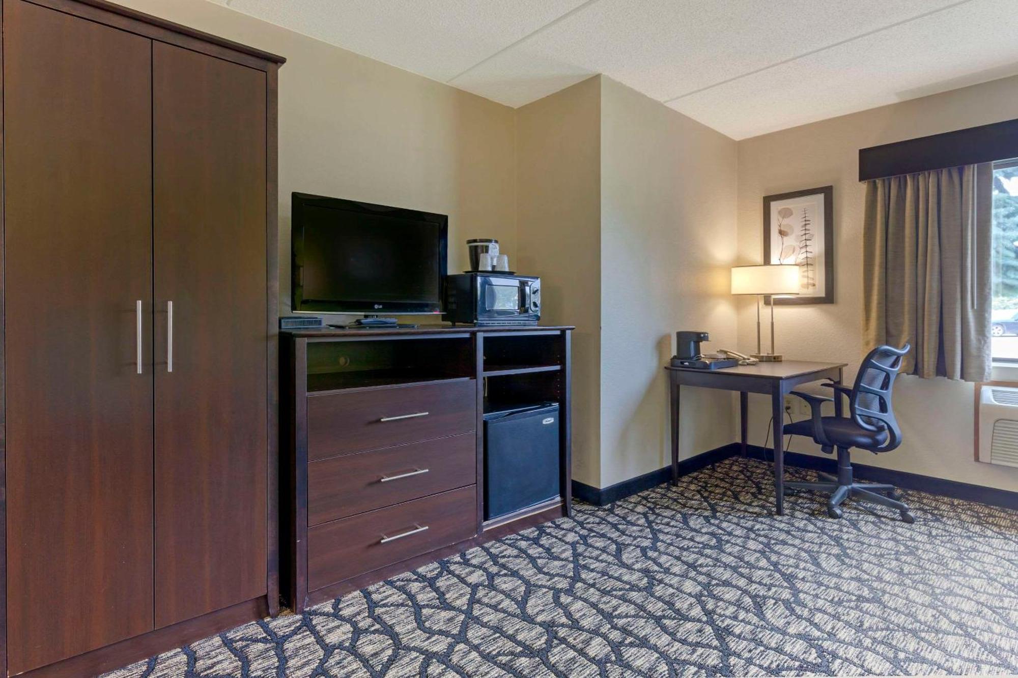 Quality Inn Oshkosh Exterior photo