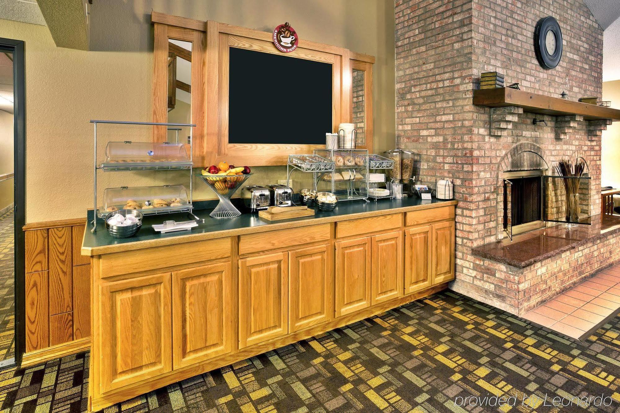 Quality Inn Oshkosh Exterior photo